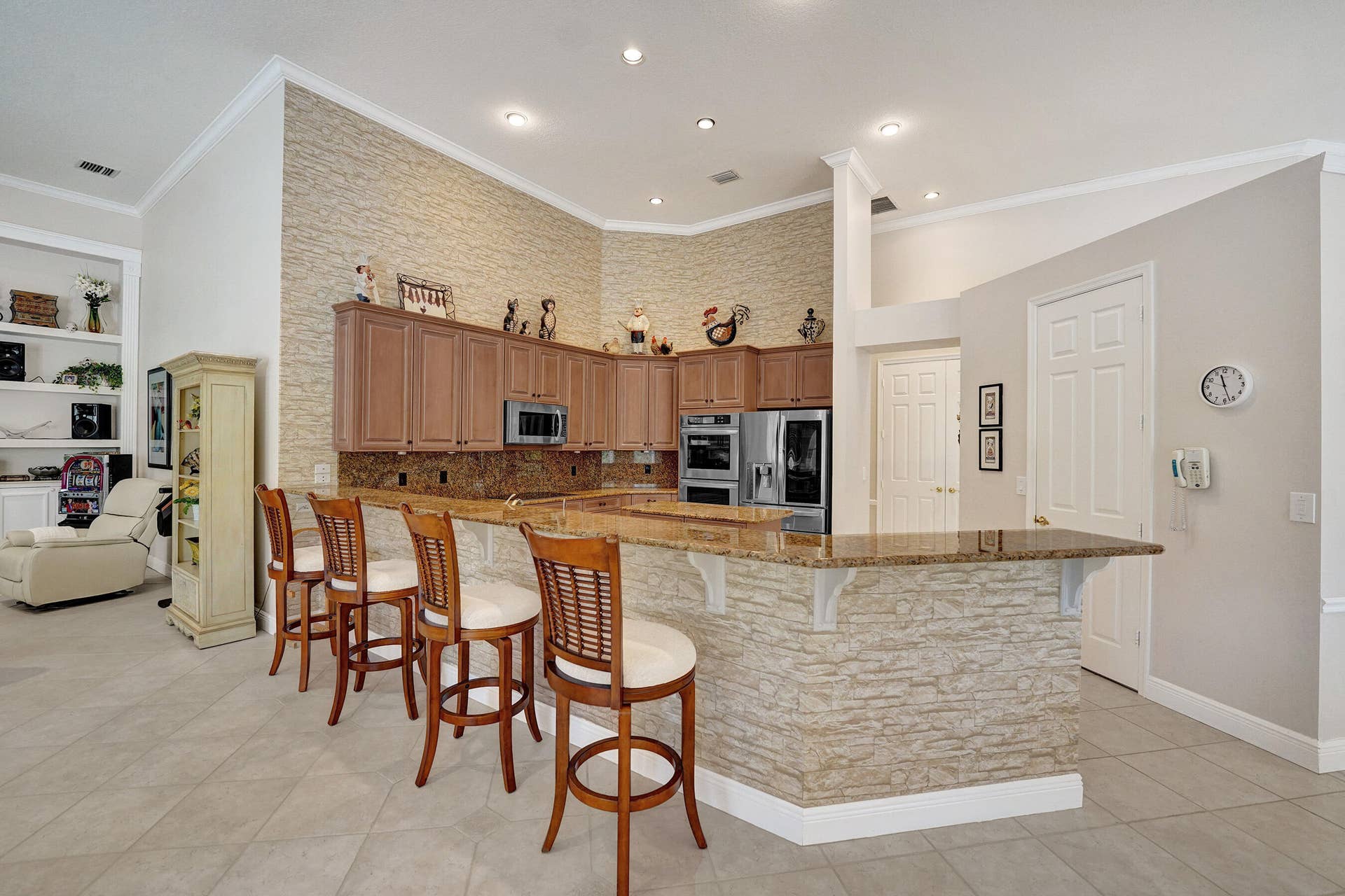 13027 SW 41st Street, Davie, FL 33330 Kitchen-Bar
