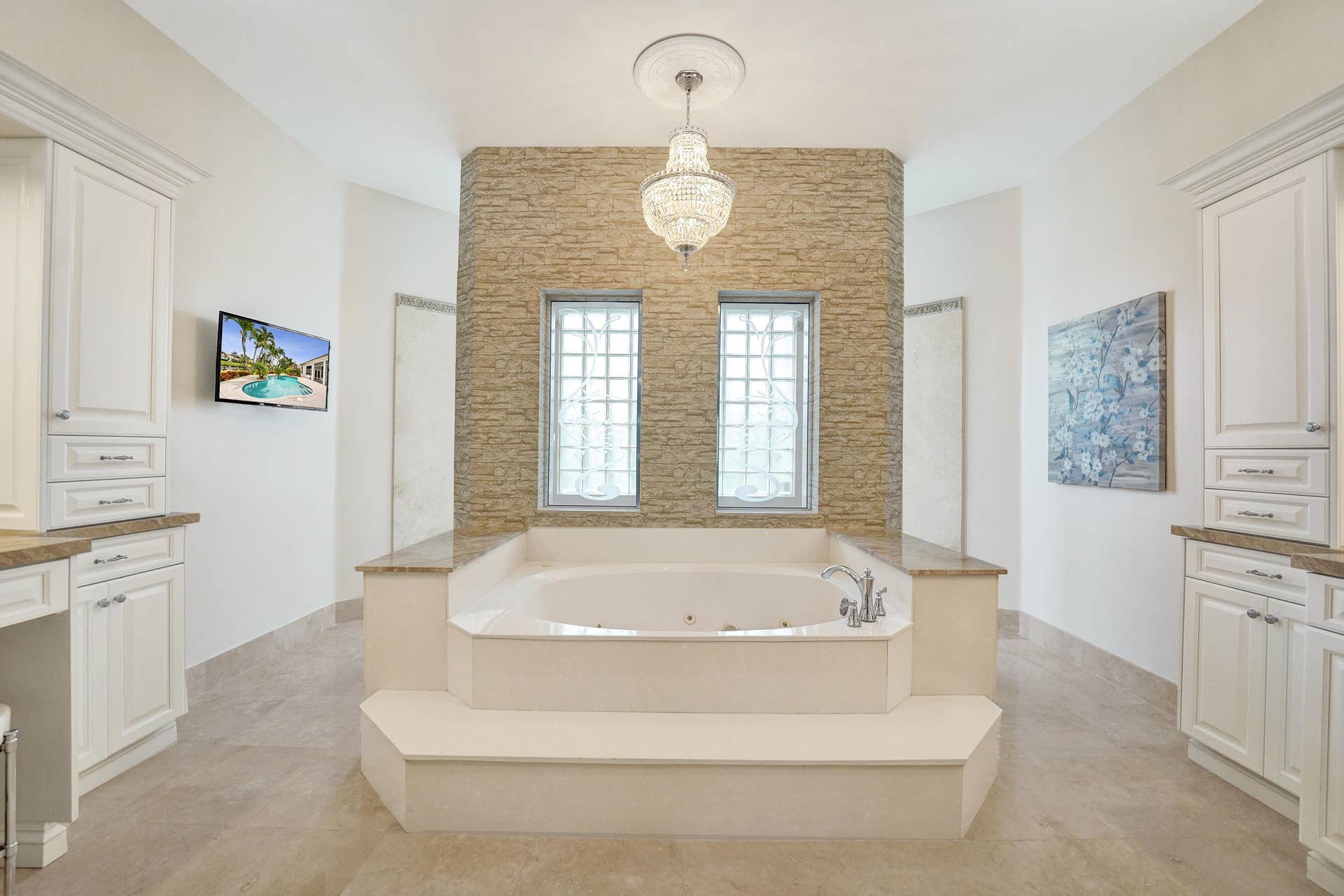 13027 SW 41st Street, Davie, FL 33330 Master Tub