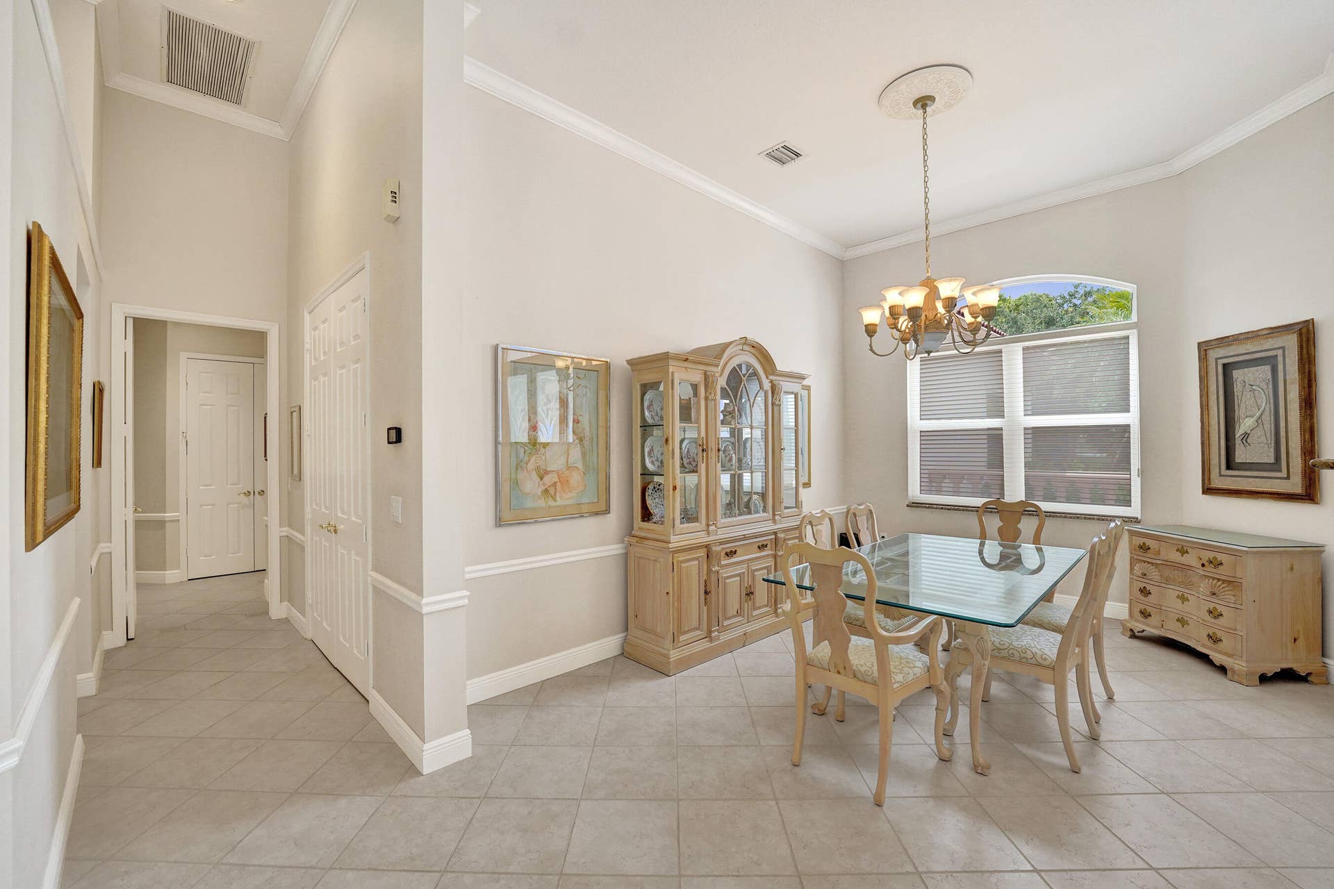 13027 SW 41st Street, Davie, FL 33330 Dining