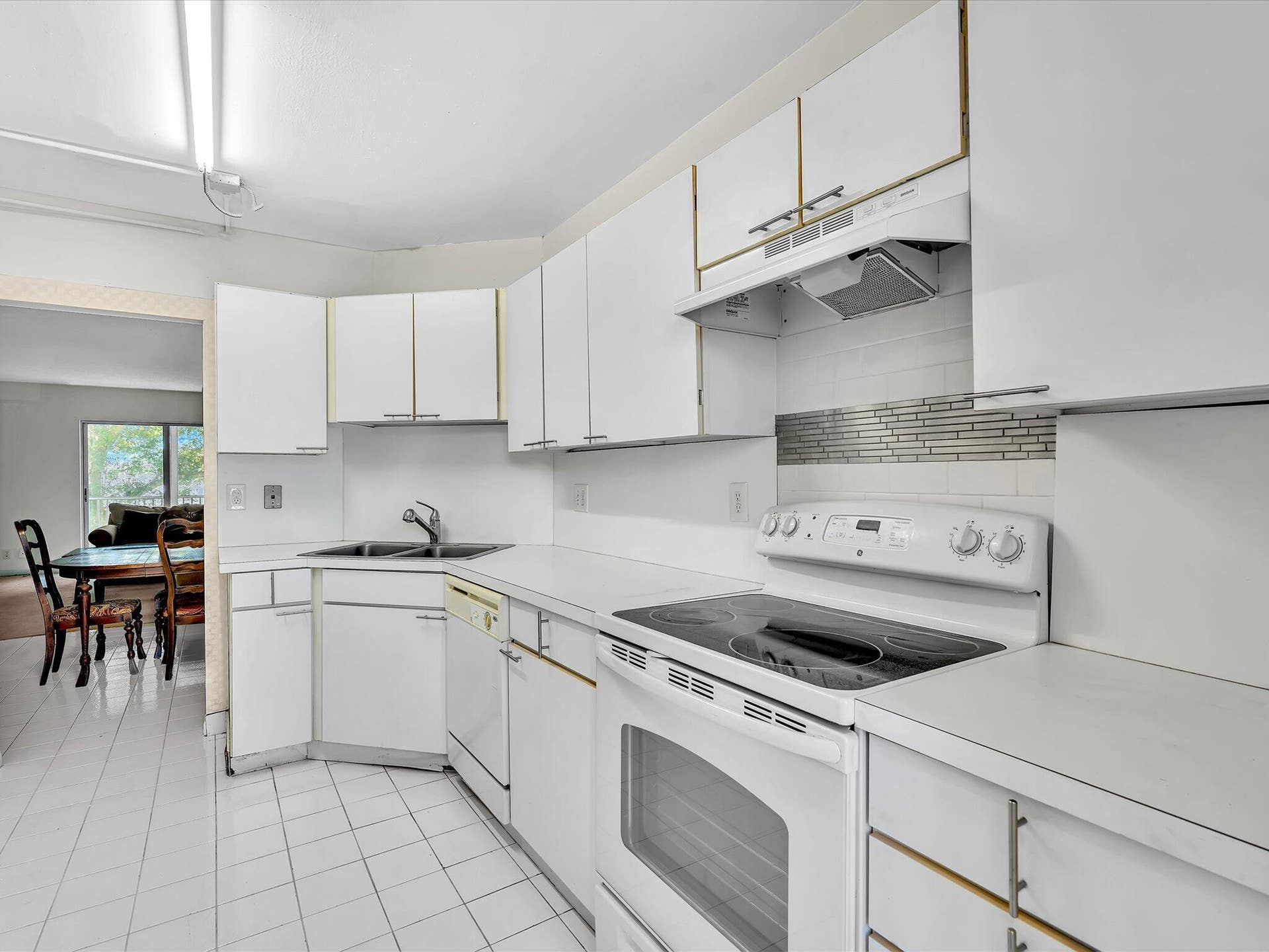 9101 W Sample Road, #204, Coral Springs, FL 33065 03-FPP00011