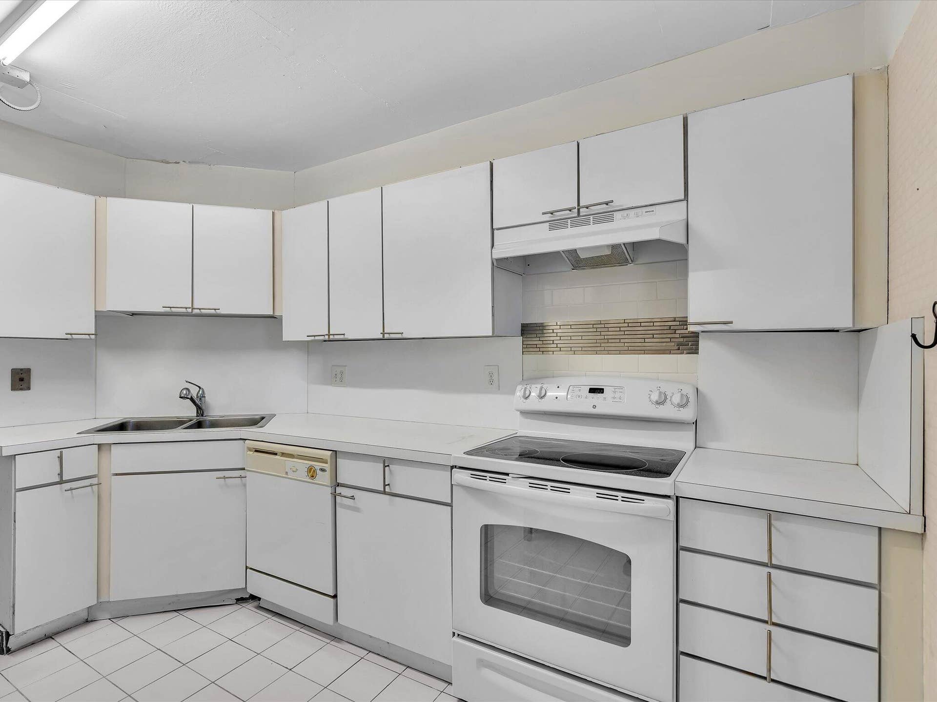 9101 W Sample Road, #204, Coral Springs, FL 33065 07-FPP00031