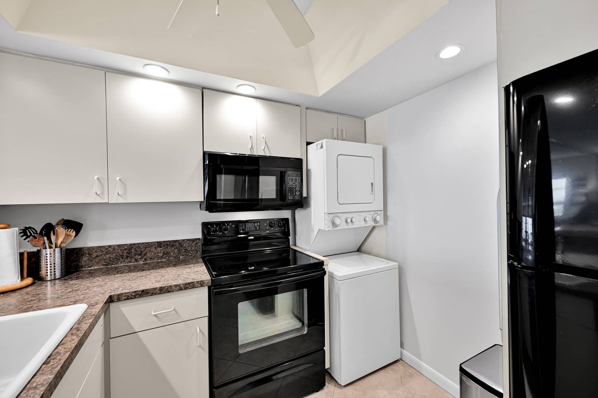 6000 N Ocean Blvd 8E 00028