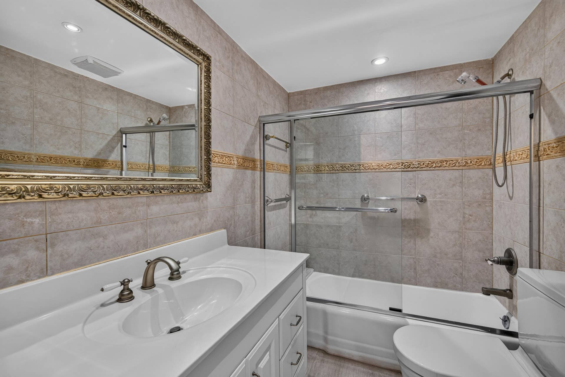 3800 Galt Ocean Drive, #1605, Fort Lauderdale, FL 33308 second bathroom