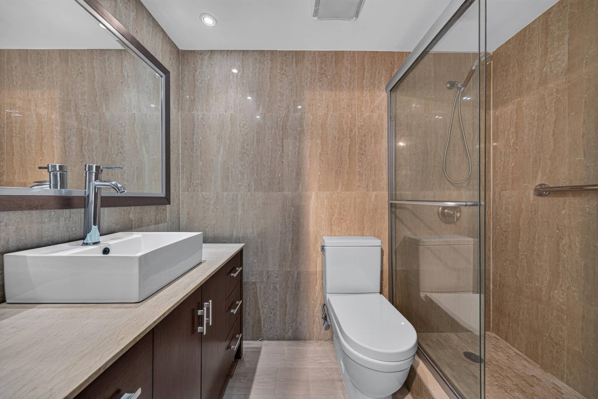 3800 Galt Ocean Drive, #1605, Fort Lauderdale, FL 33308 primary bathroom