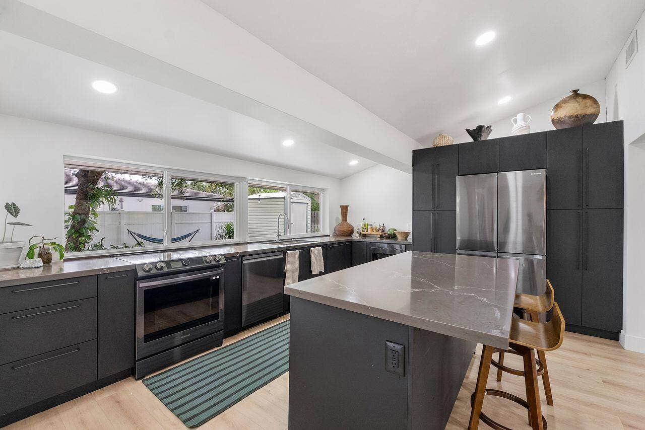 701 SE 5th Court, Pompano Beach, FL 33060 701 kitchen #2