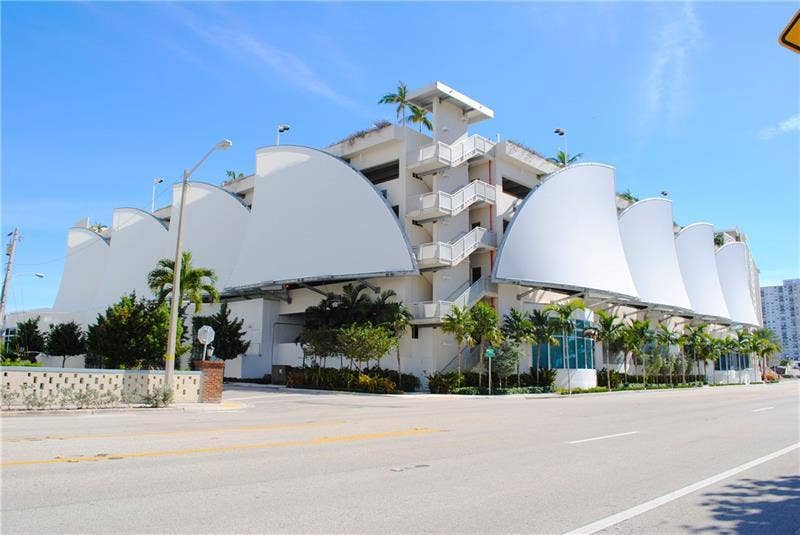 701 SE 5th Court, Pompano Beach, FL 33060 Pompano Beach parking gargage at beach
