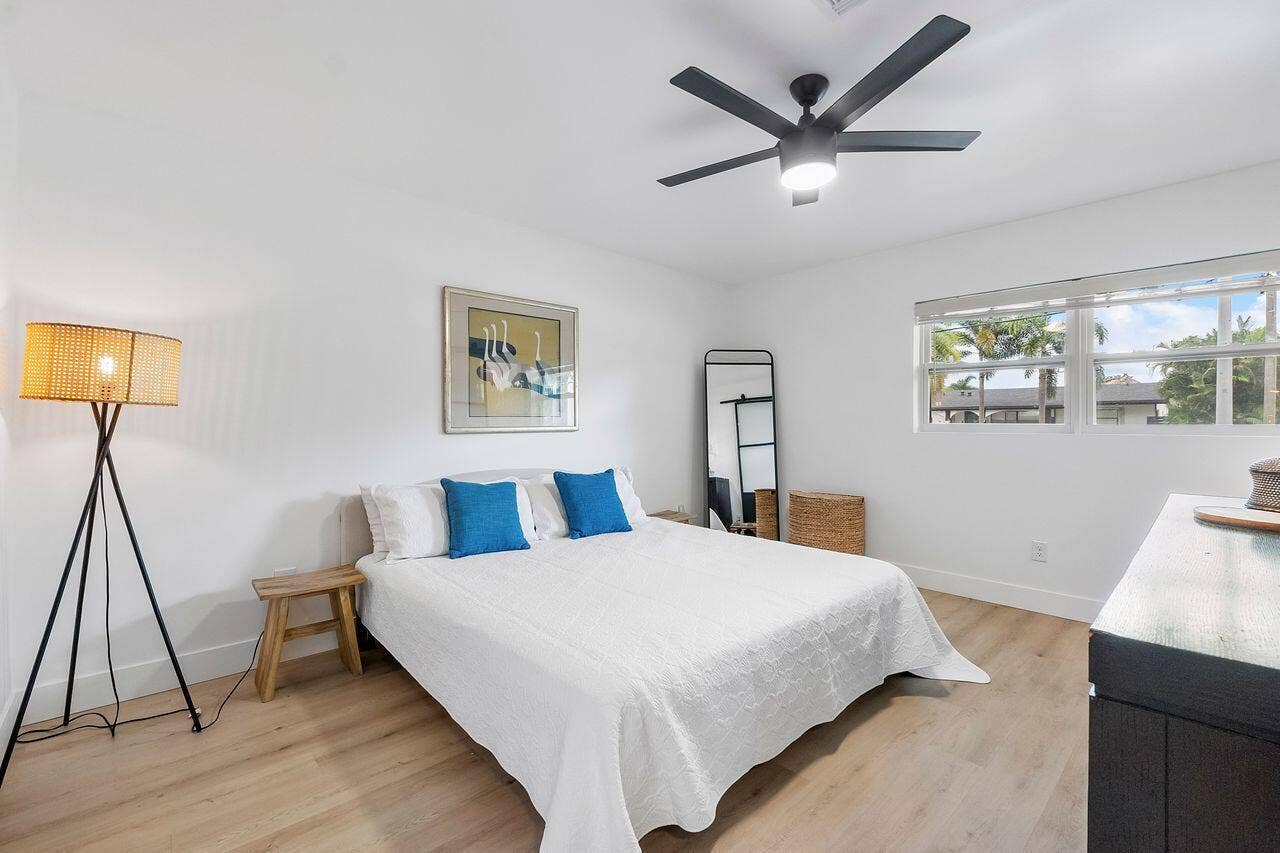 701 SE 5th Court, Pompano Beach, FL 33060 701 master bedroom