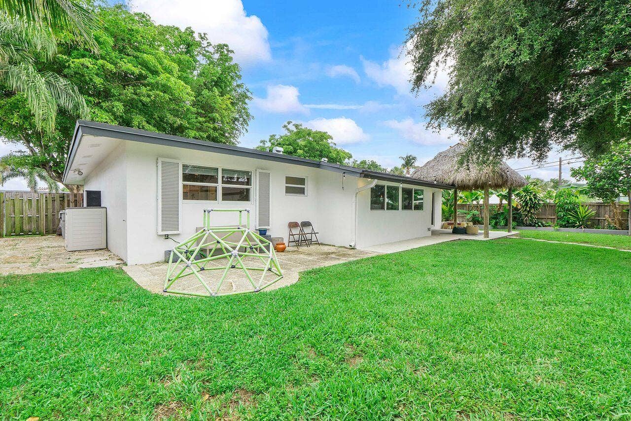 701 SE 5th Court, Pompano Beach, FL 33060 701 backyard #4