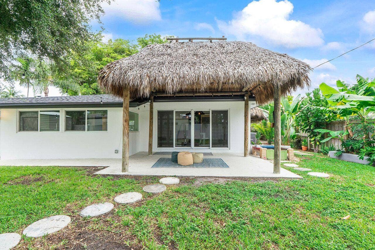 701 SE 5th Court, Pompano Beach, FL 33060 701 backyard #2