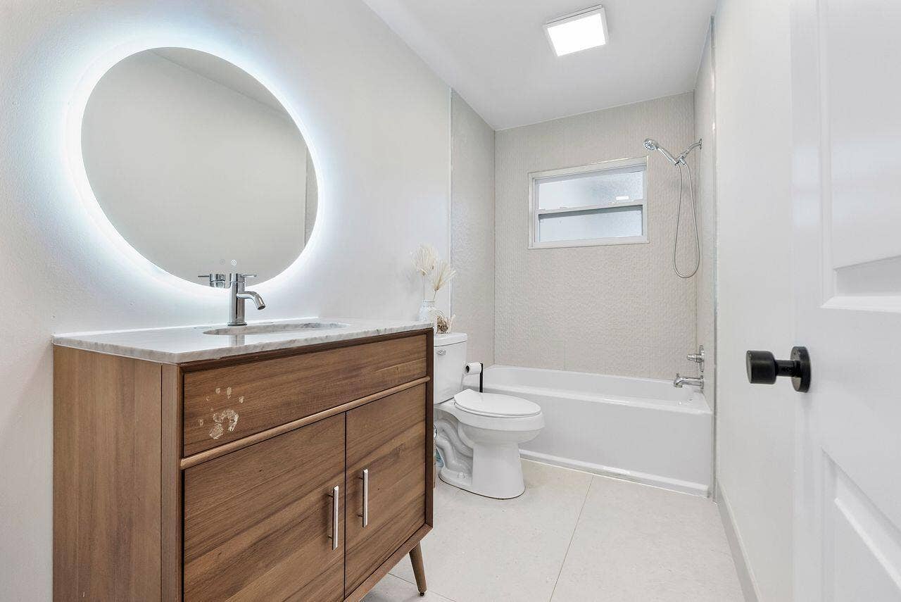 701 SE 5th Court, Pompano Beach, FL 33060 701 bathroom #2