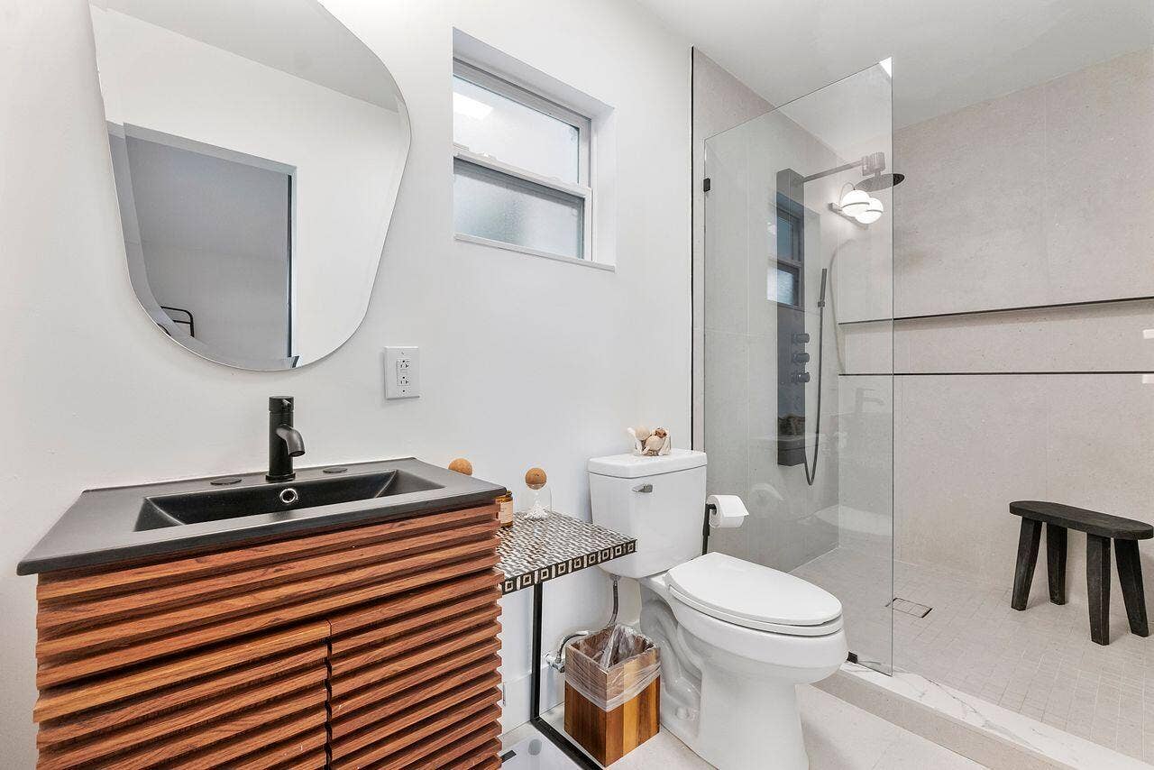 701 SE 5th Court, Pompano Beach, FL 33060 701 master bathroom