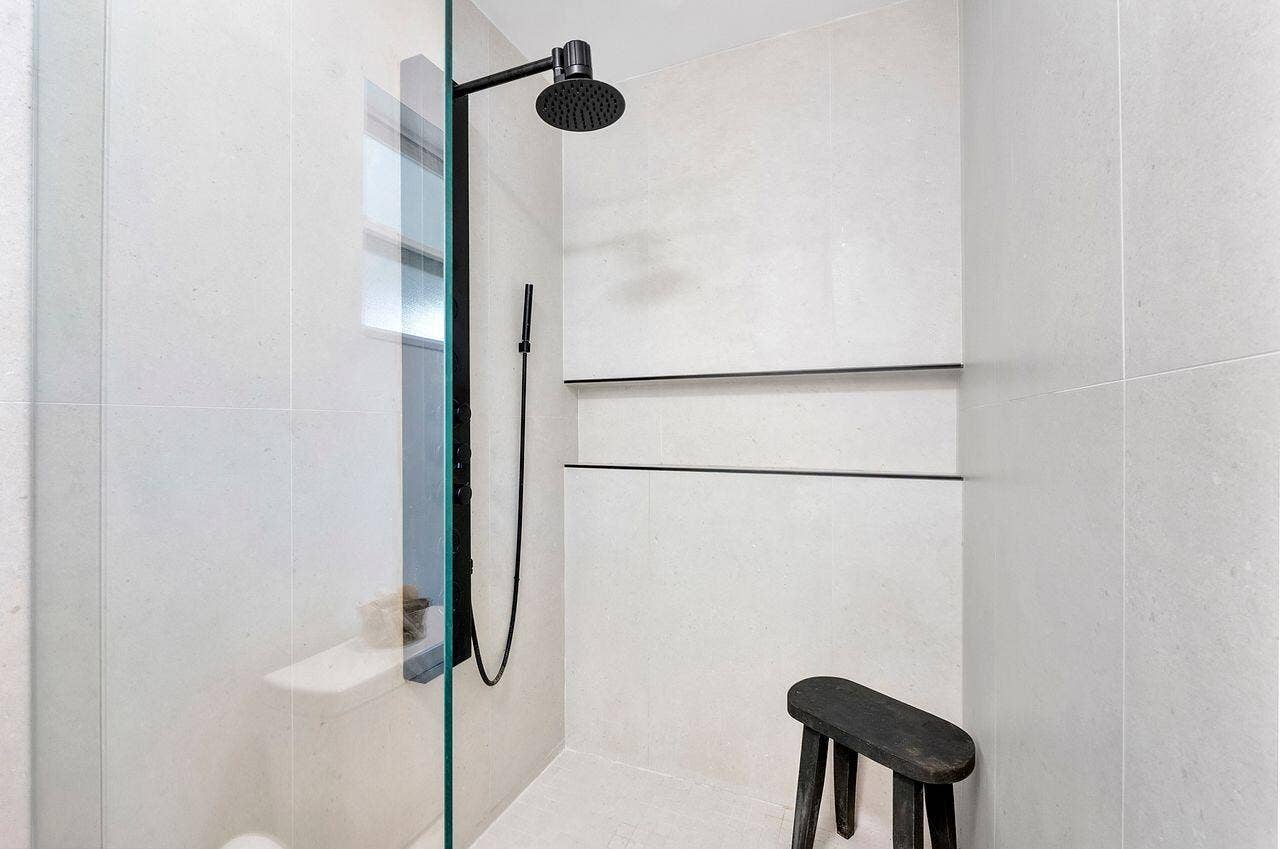 701 SE 5th Court, Pompano Beach, FL 33060 701 master bathrom shower
