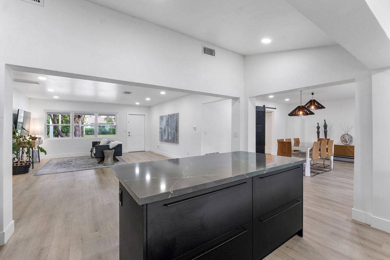 701 SE 5th Court, Pompano Beach, FL 33060 701 kitchen #3