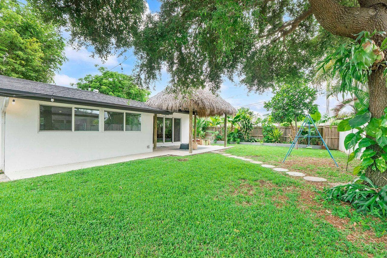 701 SE 5th Court, Pompano Beach, FL 33060 701 backyard #3