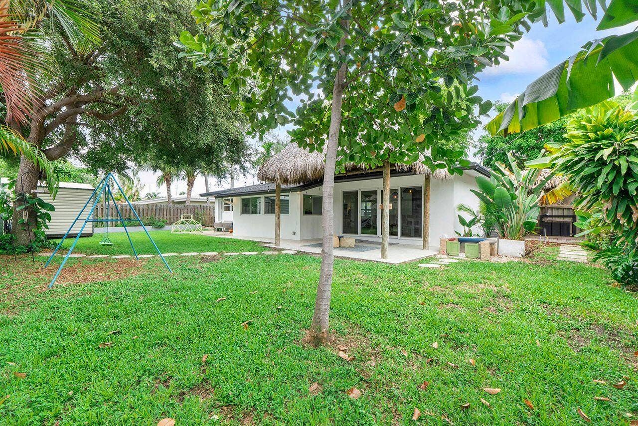 701 SE 5th Court, Pompano Beach, FL 33060 701 backyard #1
