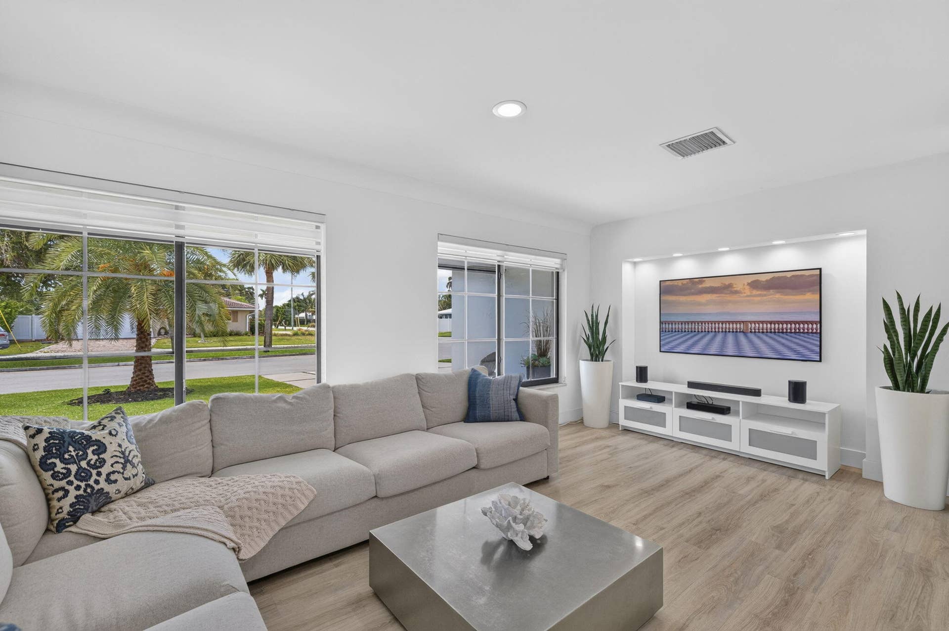 2917 NE 35th Court, Lighthouse Point, FL 33064 Living Room