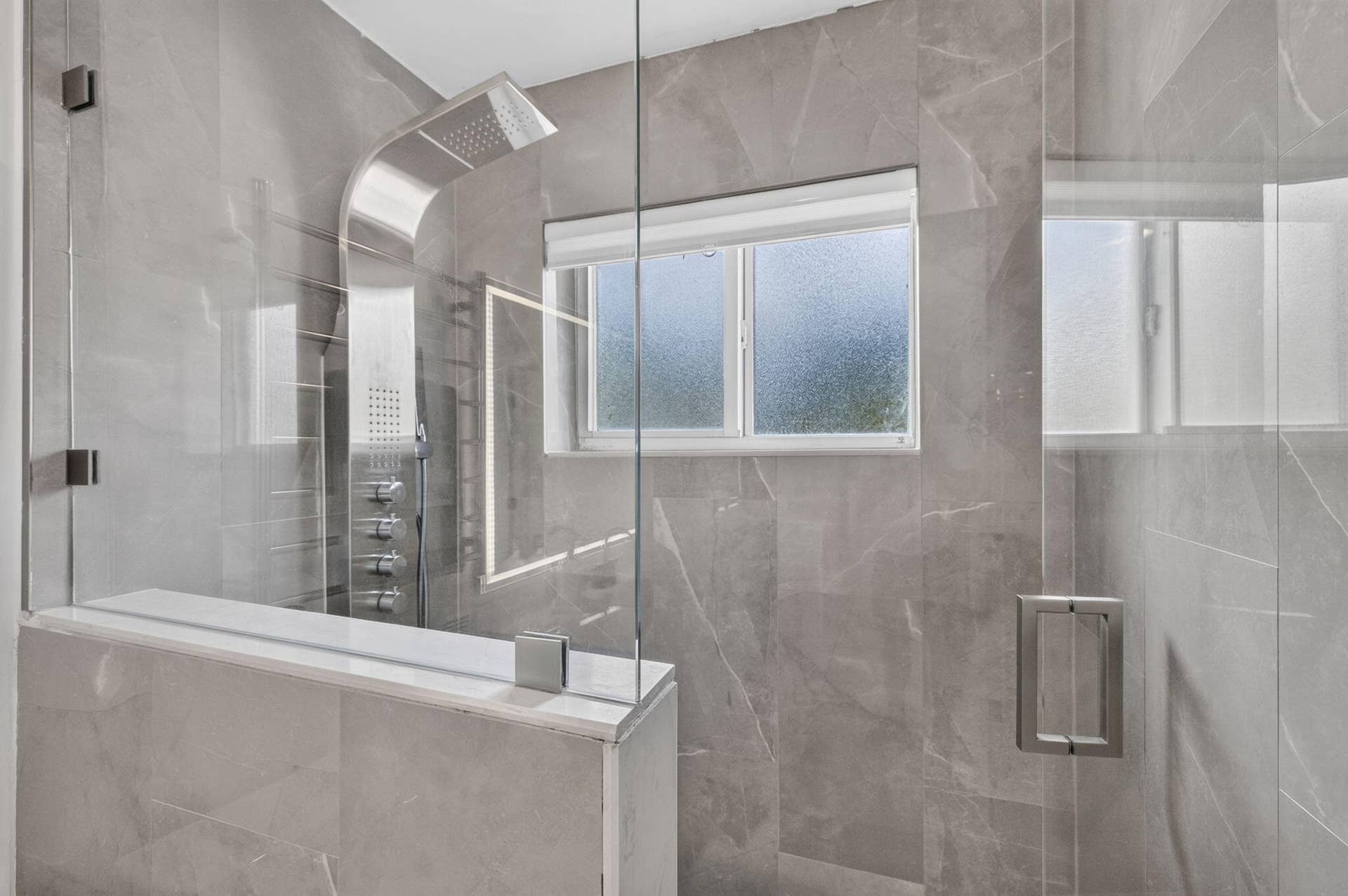 2917 NE 35th Court, Lighthouse Point, FL 33064 Guest Bathroom