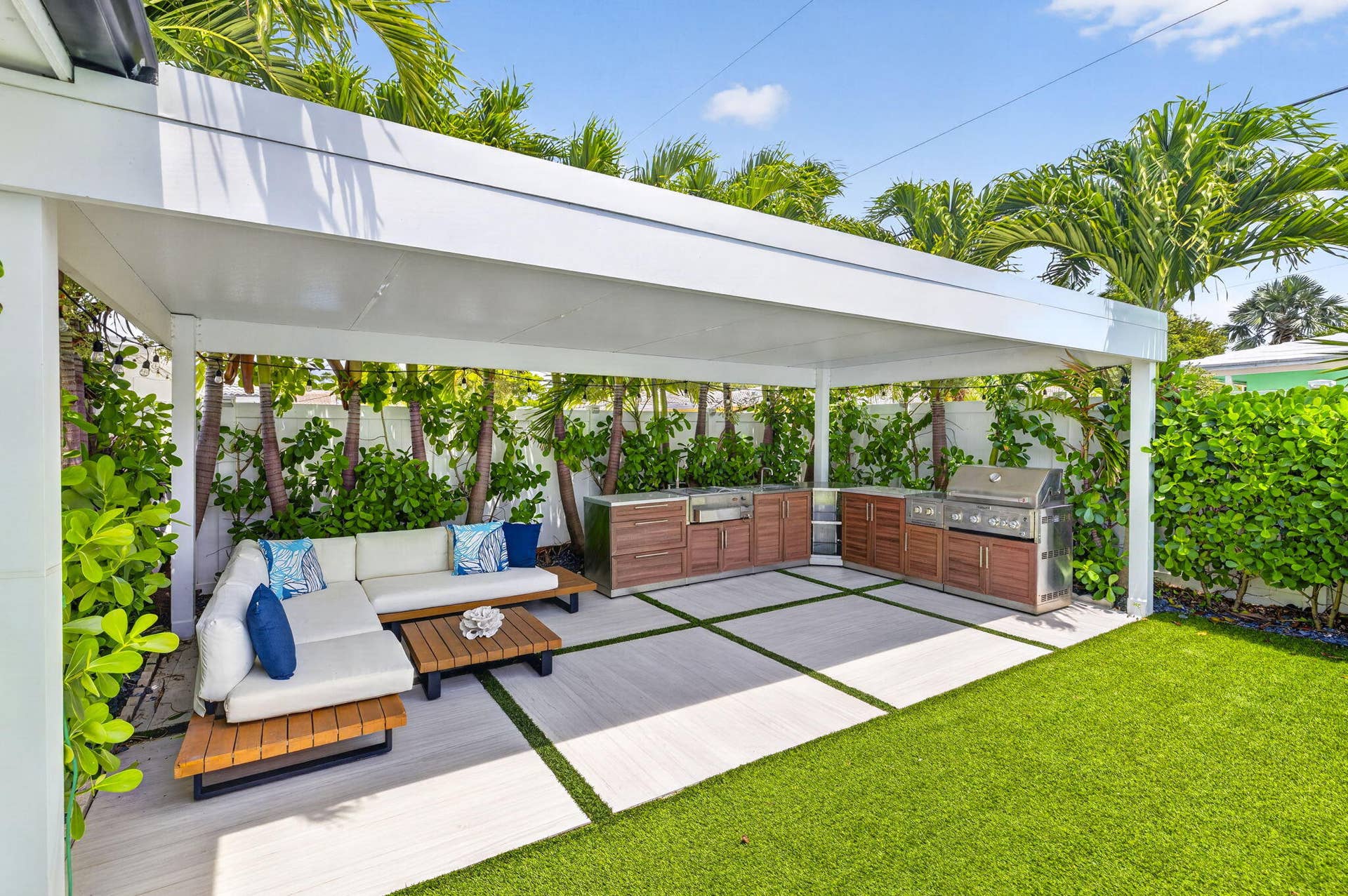 2917 NE 35th Court, Lighthouse Point, FL 33064 Outdoor Living