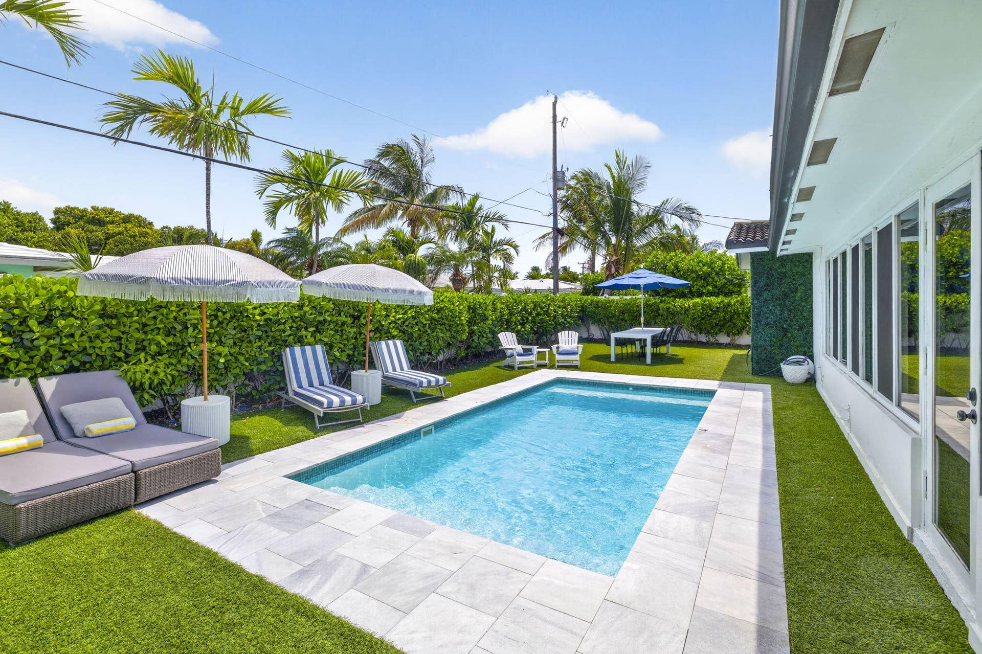 2917 NE 35th Court, Lighthouse Point, FL 33064 Room to lounge.