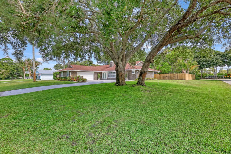 Property photo for 6185 White Oak Court, Jupiter, FL