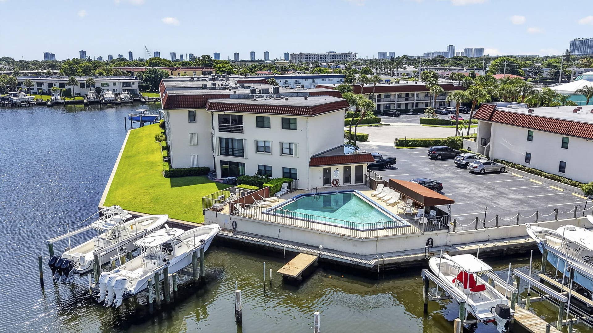 313 Lake Circle, #316, North Palm Beach, FL 33408 Community Pool & Boat Slips