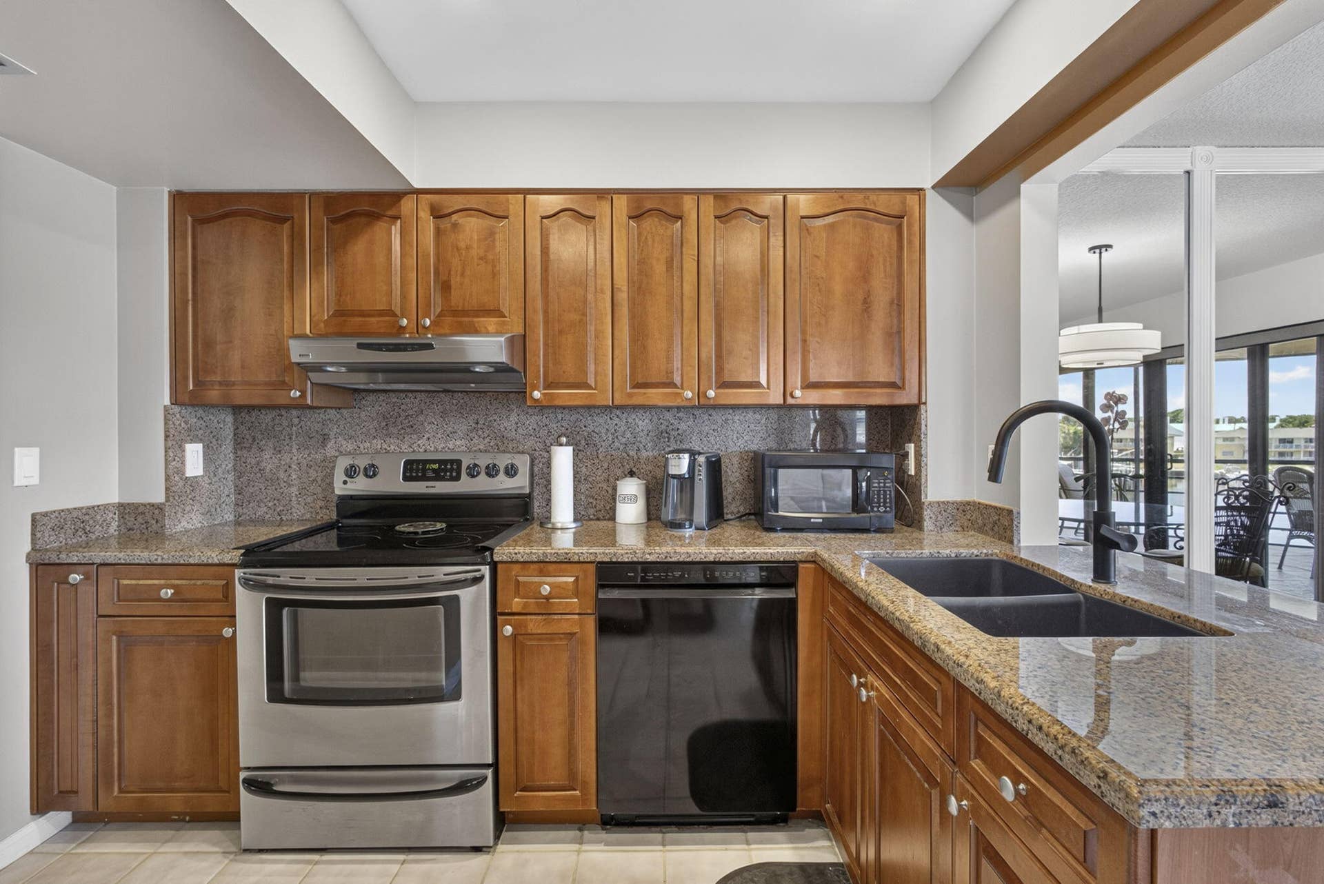 313 Lake Circle, #316, North Palm Beach, FL 33408 Kitchen