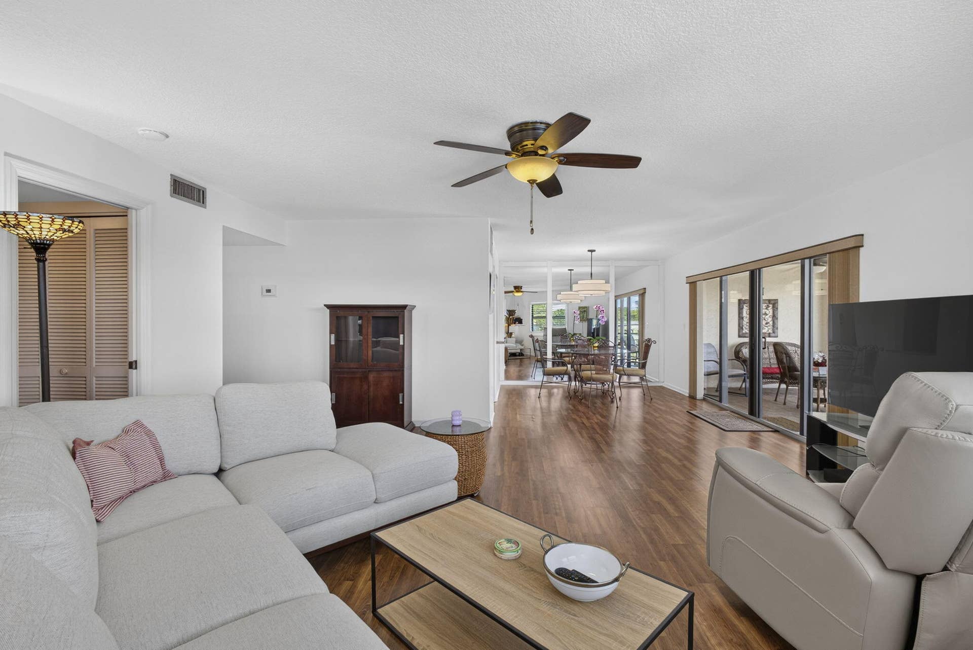 313 Lake Circle, #316, North Palm Beach, FL 33408 Living Room