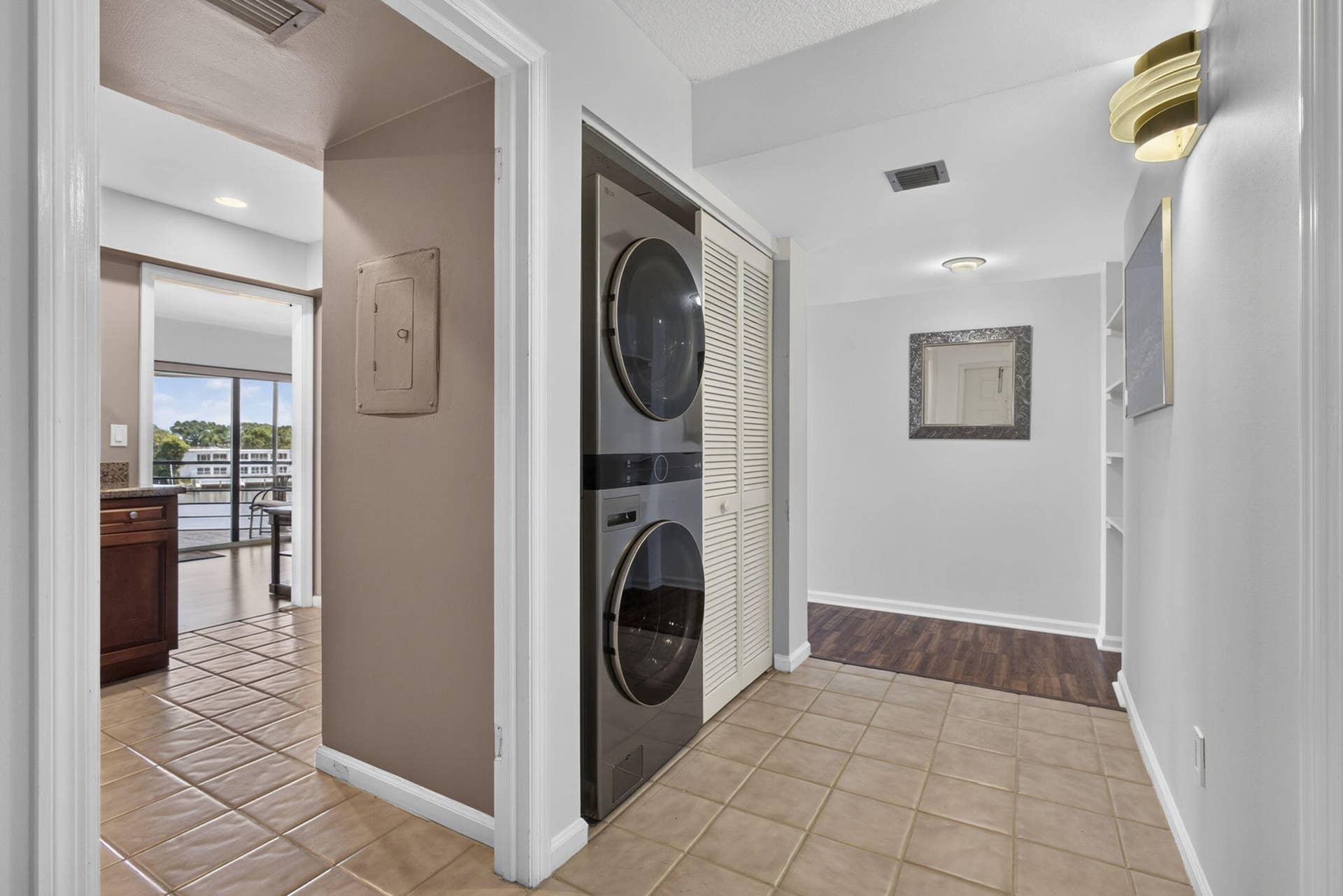 313 Lake Circle, #316, North Palm Beach, FL 33408 Front Hallway