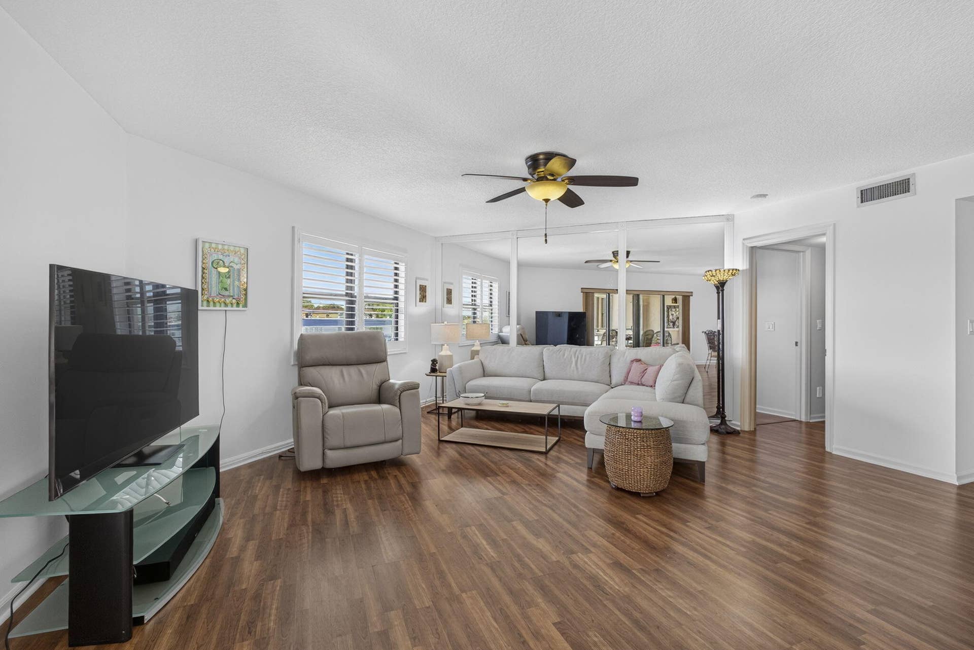 313 Lake Circle, #316, North Palm Beach, FL 33408 Living Room