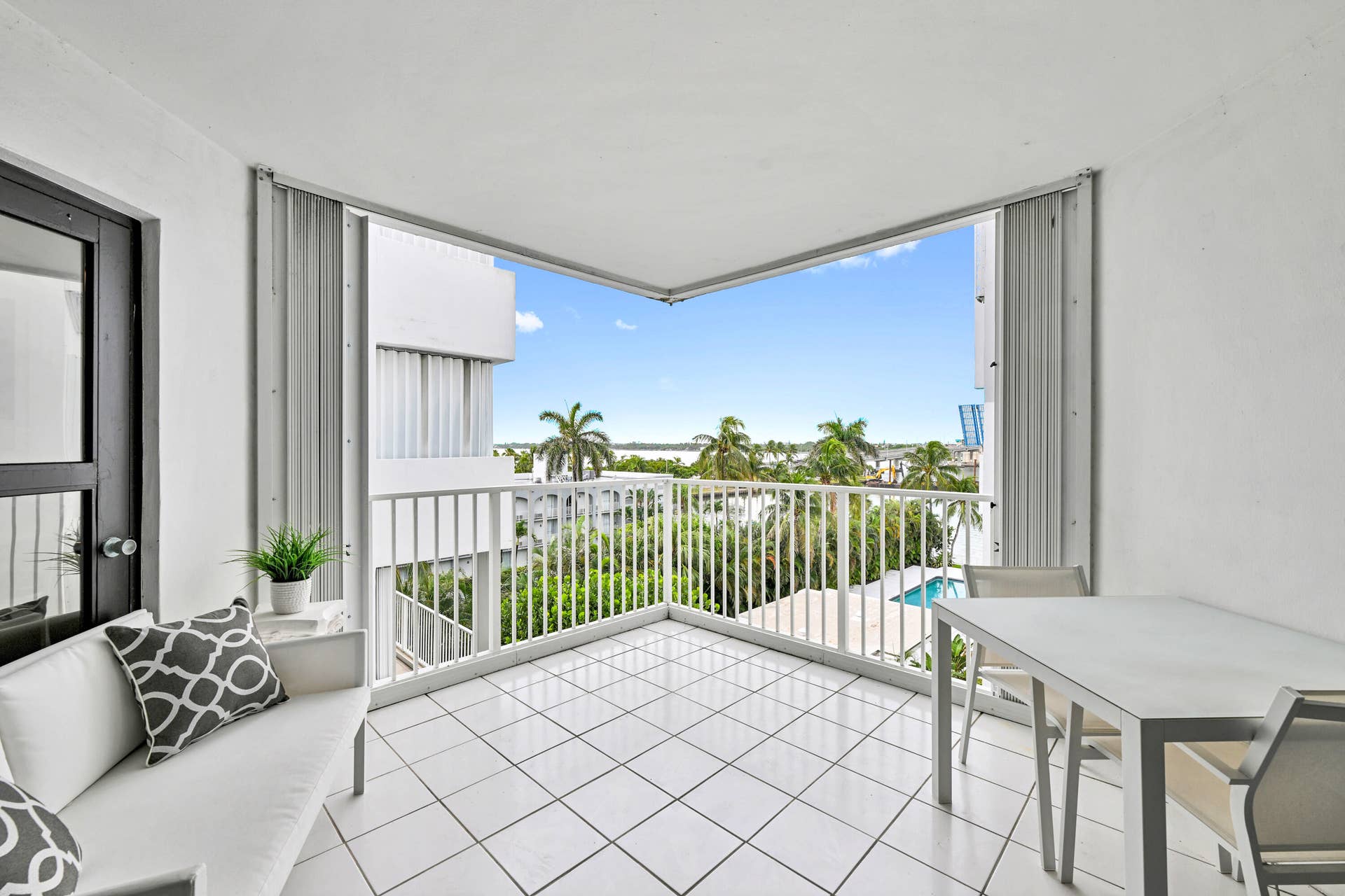 2860 S Ocean Boulevard, #511, Palm Beach, FL 33480 Huge Balcony