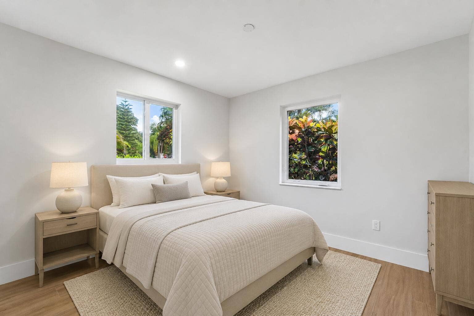 945 Westwind Drive, North Palm Beach, FL 33408 Guest 2 virtually staged