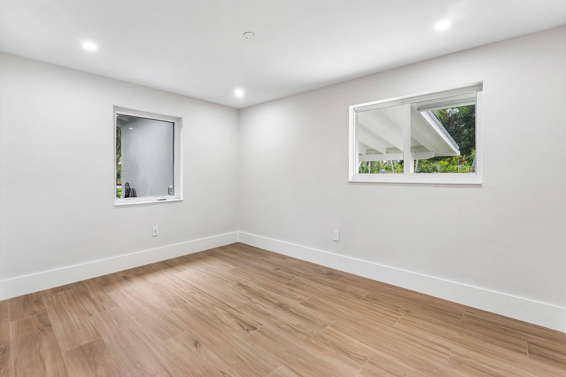945 Westwind Drive, North Palm Beach, FL 33408 Guest 1