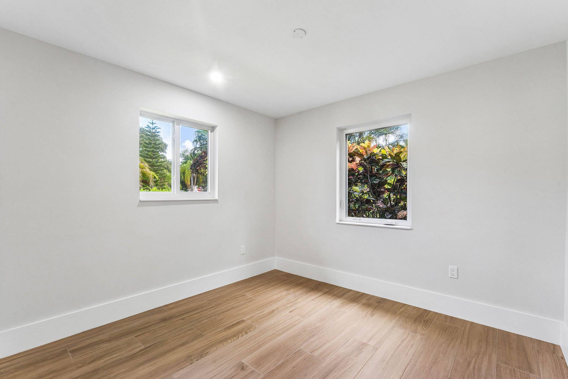 945 Westwind Drive, North Palm Beach, FL 33408 Guest 2