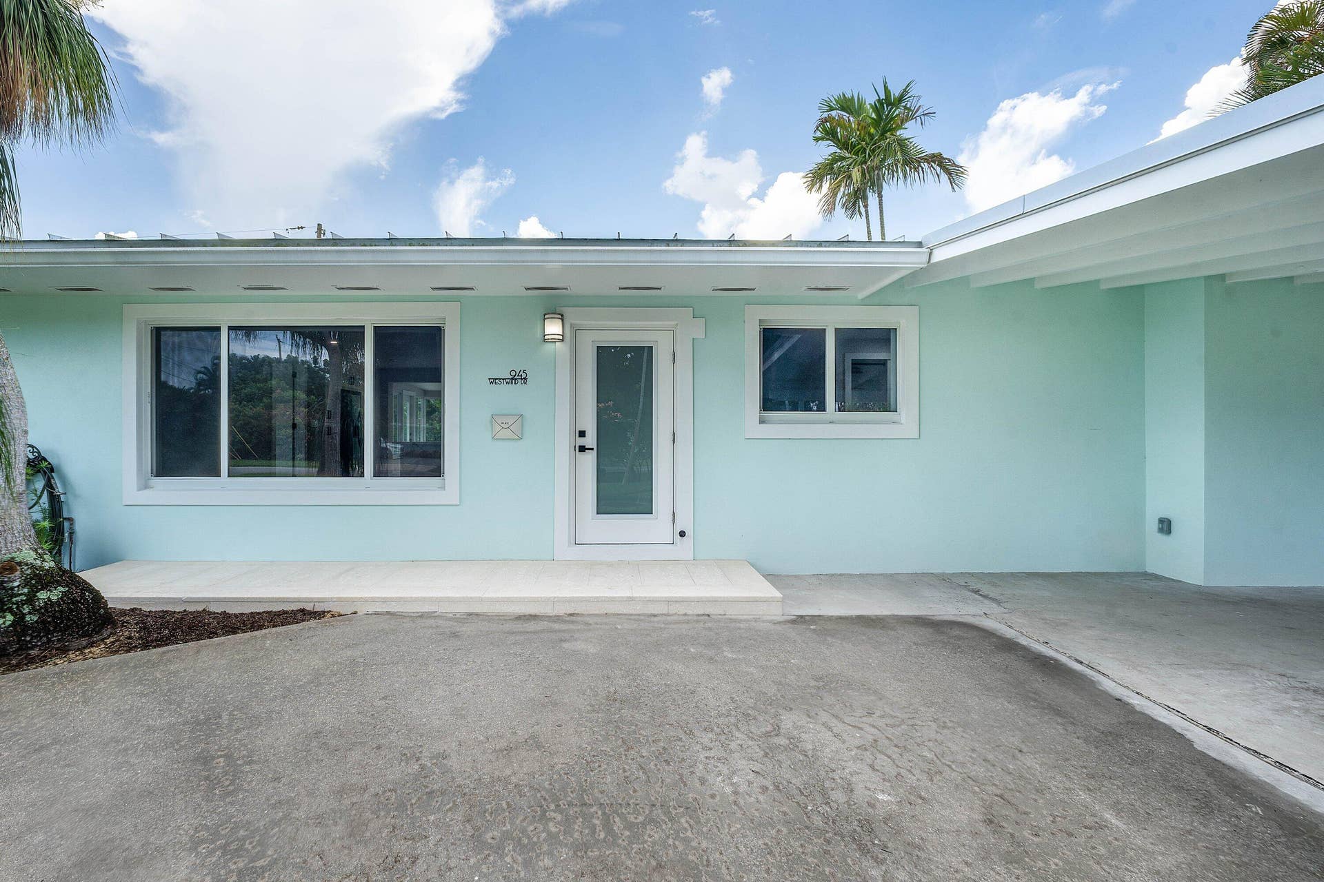945 Westwind Drive, North Palm Beach, FL 33408 945 Westwind Dr