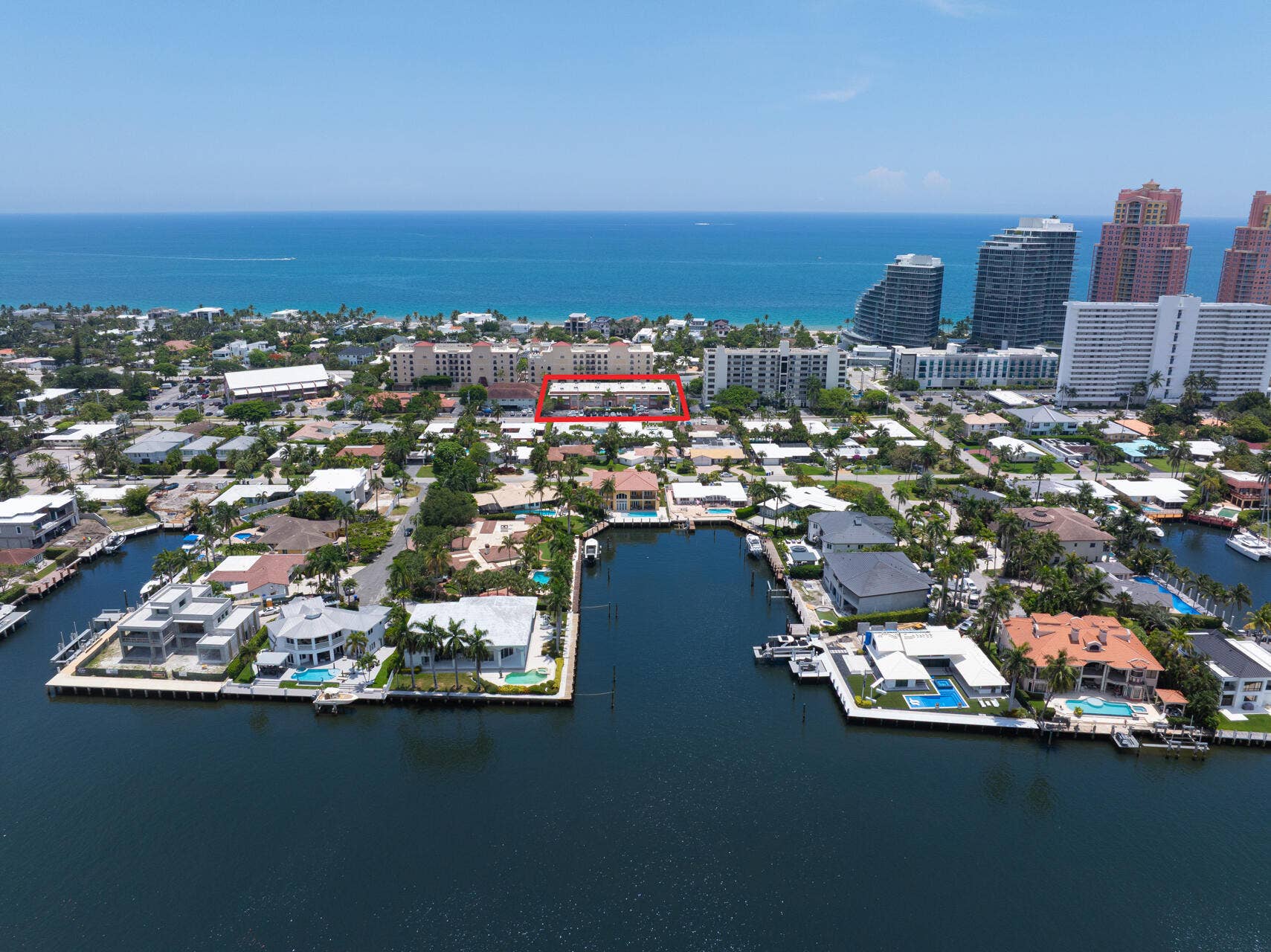 Located between intracoastel and beach