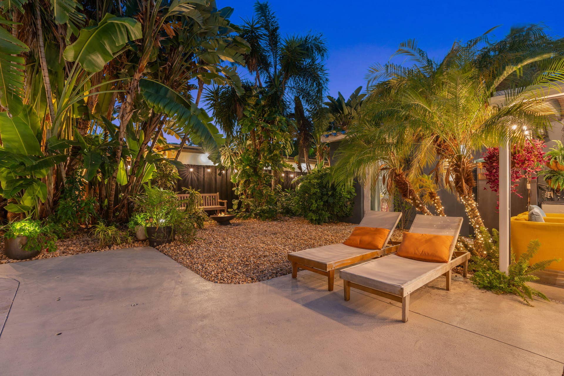 1522 NE 17th Terrace, Fort Lauderdale, FL 33304 64-web-or-mls-Twilight 1522 NE 17th Terr