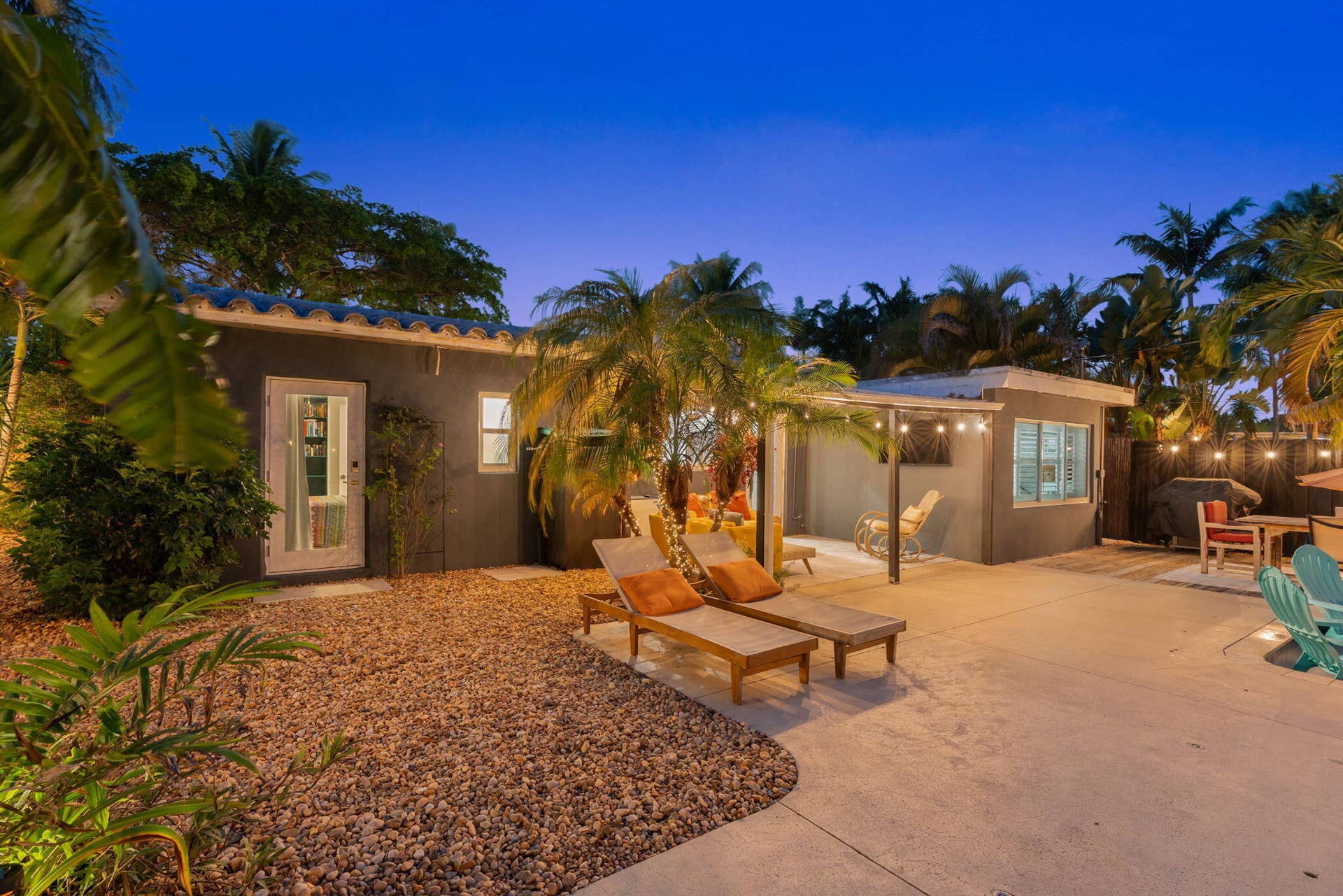 1522 NE 17th Terrace, Fort Lauderdale, FL 33304 63-web-or-mls-Twilight 1522 NE 17th Terr