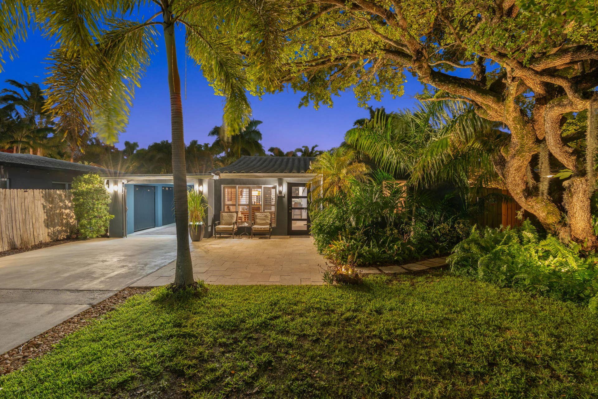 1522 NE 17th Terrace, Fort Lauderdale, FL 33304 69-web-or-mls-Twilight 1522 NE 17th Terr