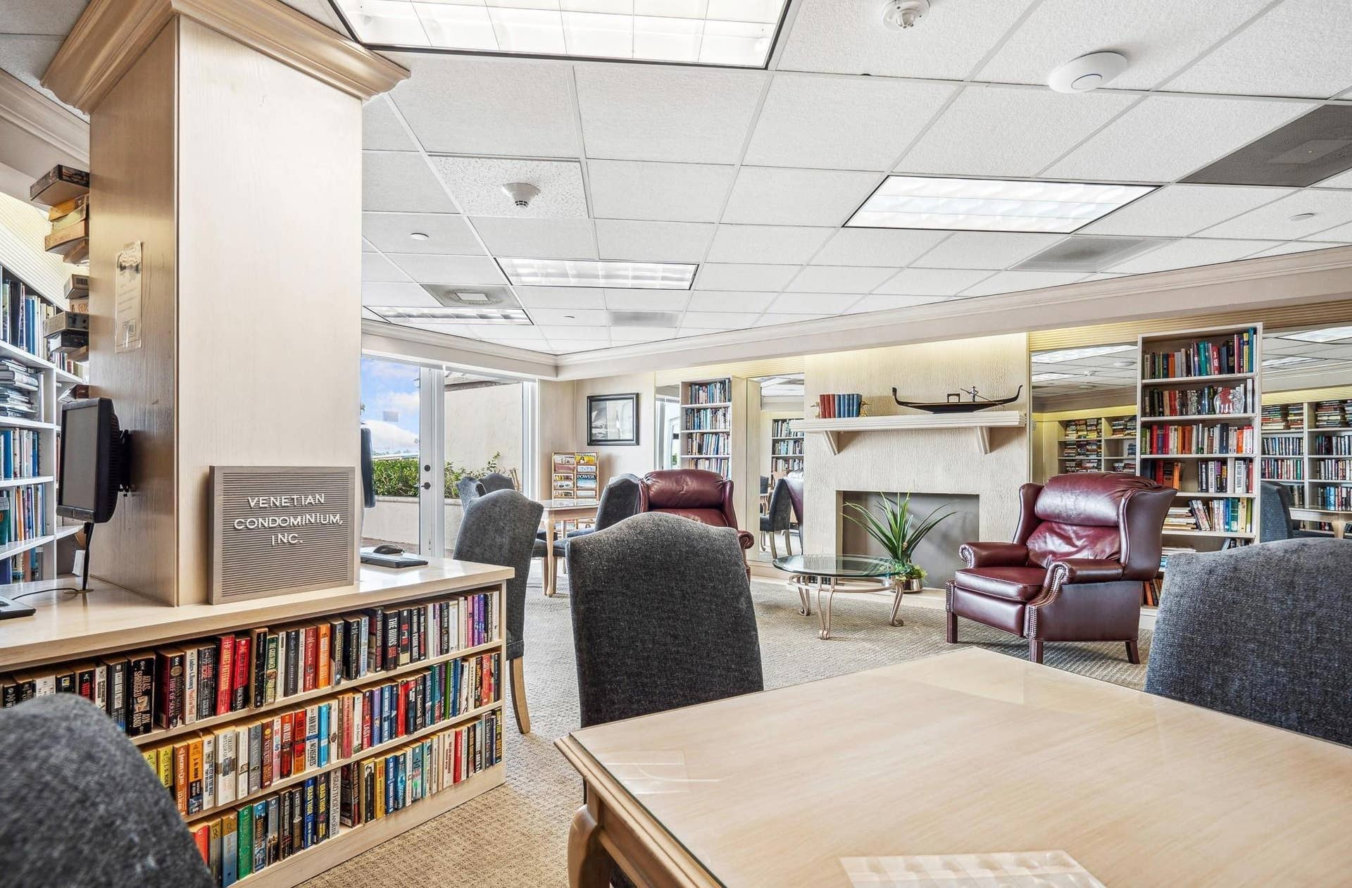 1 Las Olas Circle, #610, Fort Lauderdale, FL 33316 Library