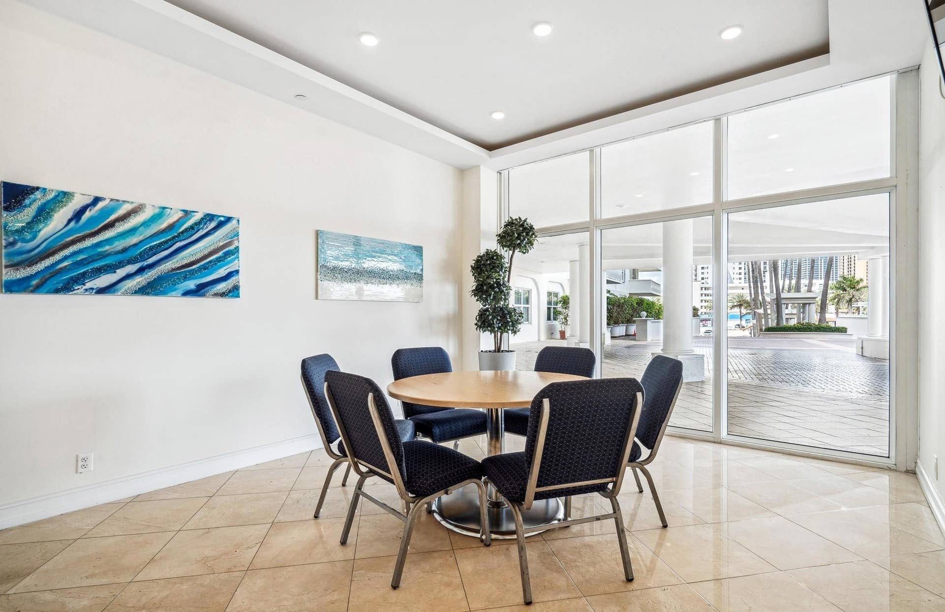 1 Las Olas Circle, #610, Fort Lauderdale, FL 33316 Card room