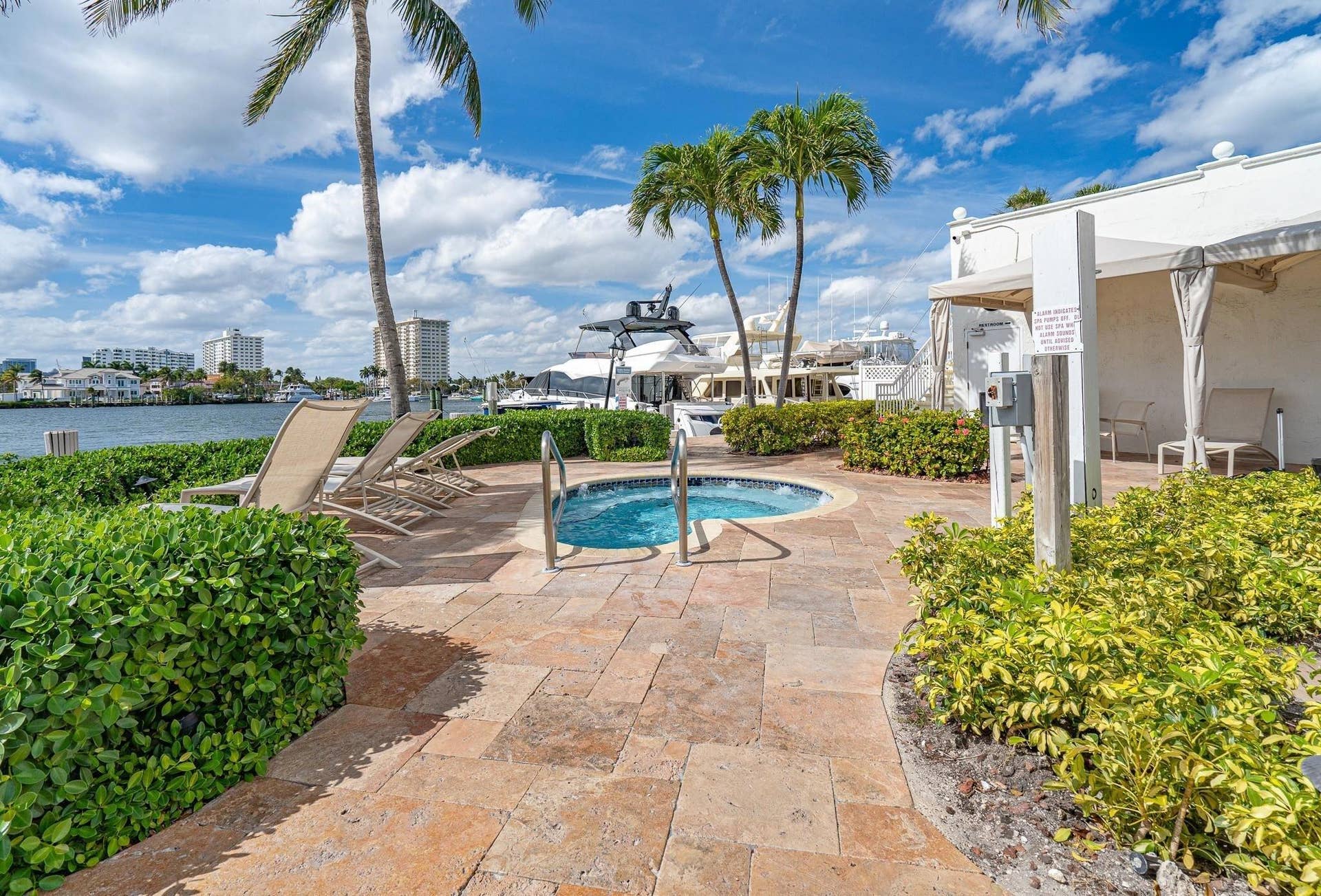 1 Las Olas Circle, #610, Fort Lauderdale, FL 33316 Hotub 1