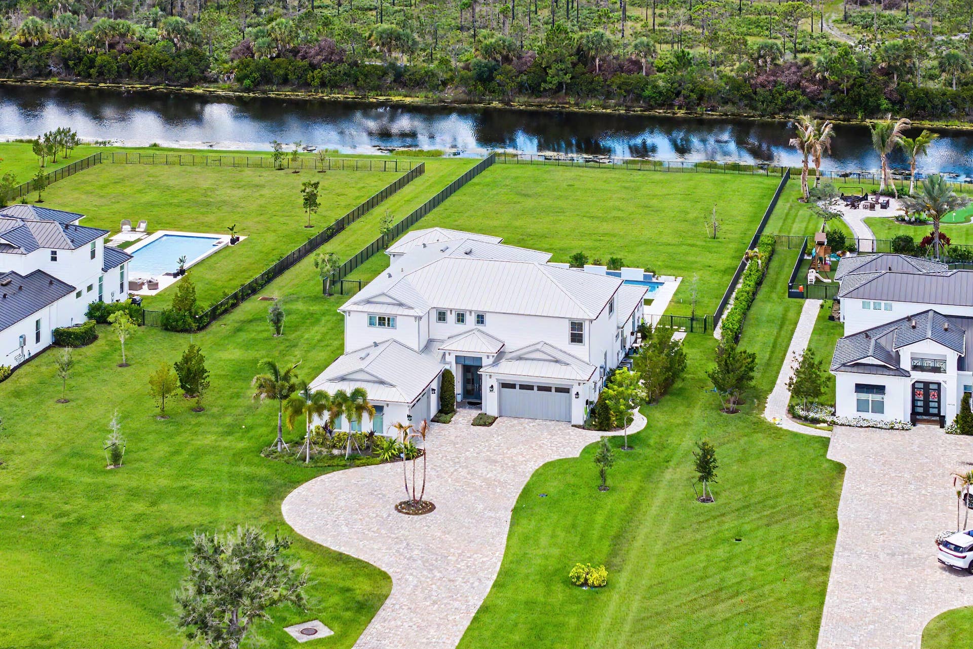 20020 SE Bridgewater Drive, Jupiter, FL 33458 077-20020SoutheastBridgewaterDrive-Jupit