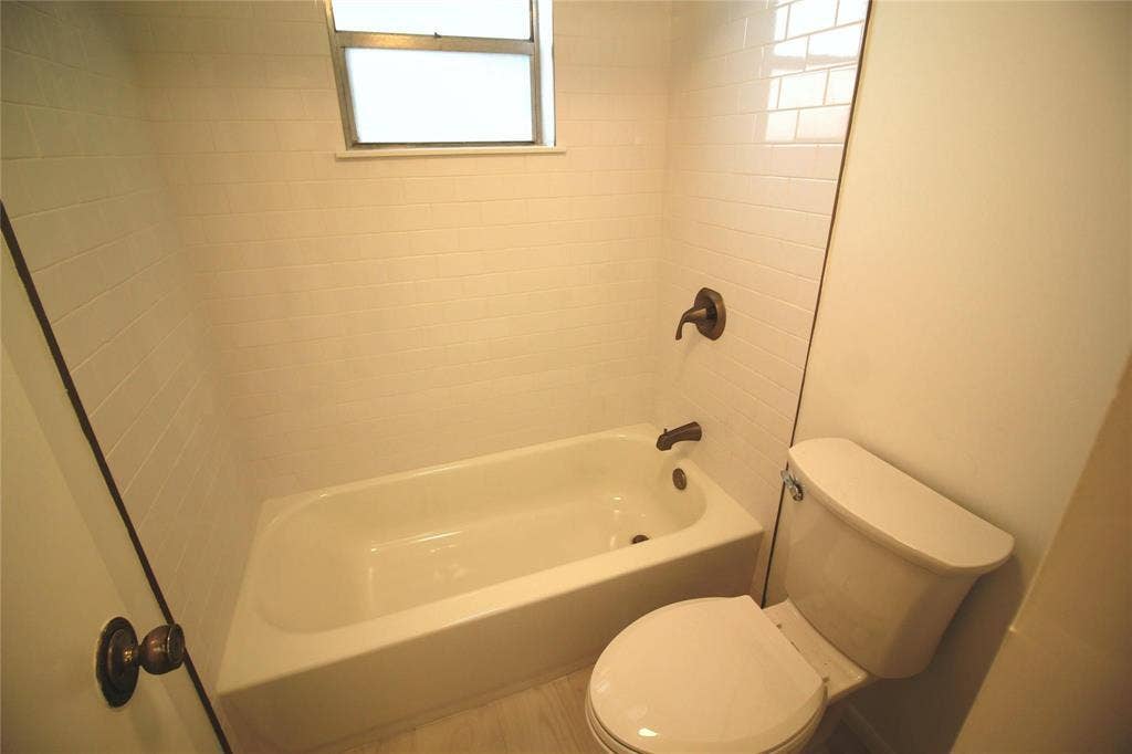 1967 S Ocean Boulevard, #211-c, Lauderdale By The Sea, FL 33062 tub