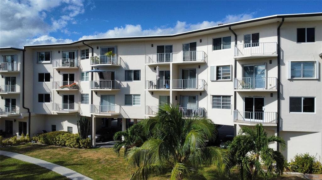 1967 S Ocean Boulevard, #211-c, Lauderdale By The Sea, FL 33062 balconies