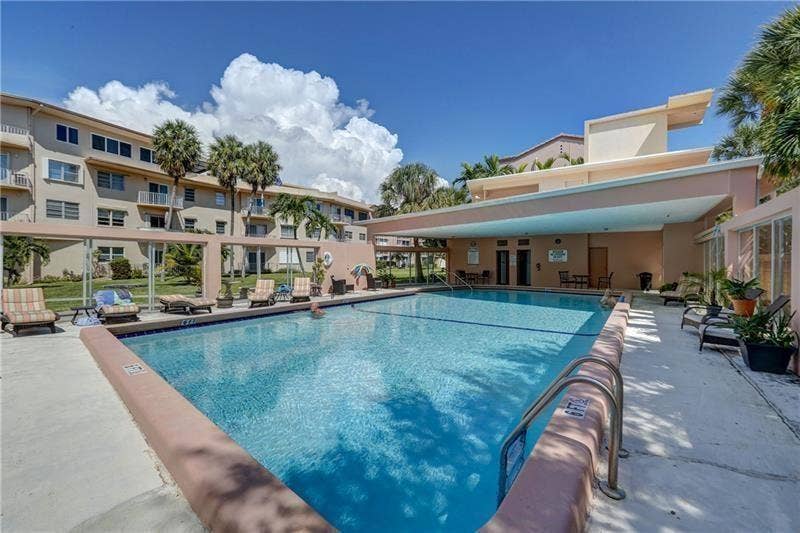 1967 S Ocean Boulevard, #211-c, Lauderdale By The Sea, FL 33062 pool and cover