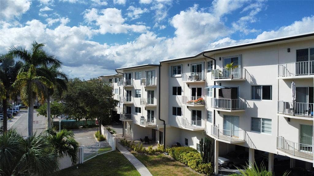 1967 S Ocean Boulevard, #211-c, Lauderdale By The Sea, FL 33062 side