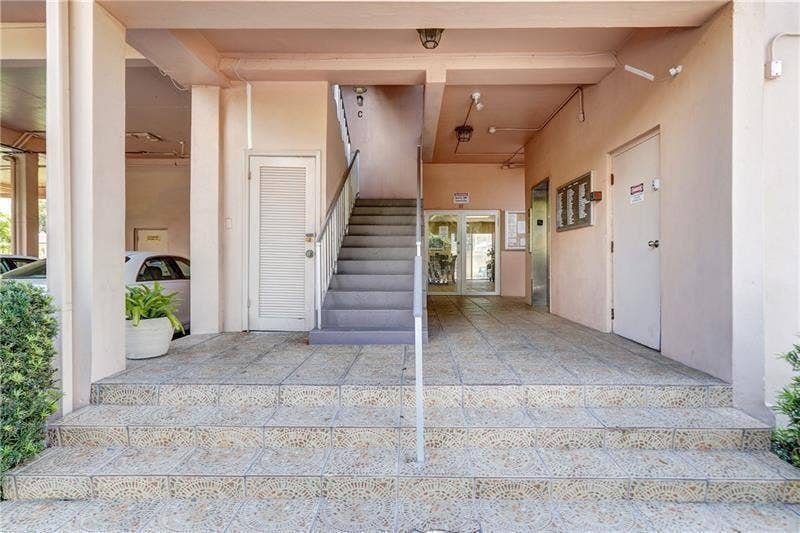1967 S Ocean Boulevard, #211-c, Lauderdale By The Sea, FL 33062 stairs