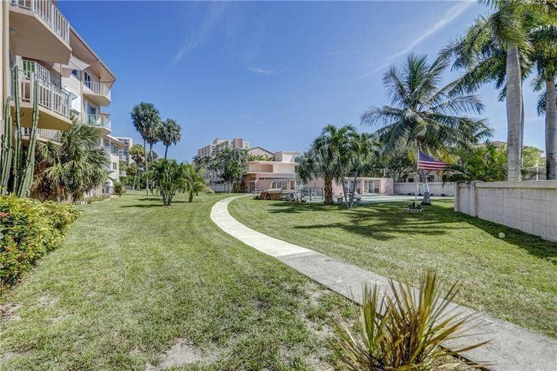1967 S Ocean Boulevard, #211-c, Lauderdale By The Sea, FL 33062 long walk