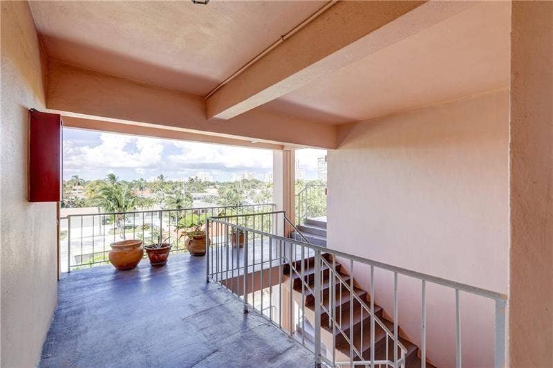 1967 S Ocean Boulevard, #211-c, Lauderdale By The Sea, FL 33062 stairs patio