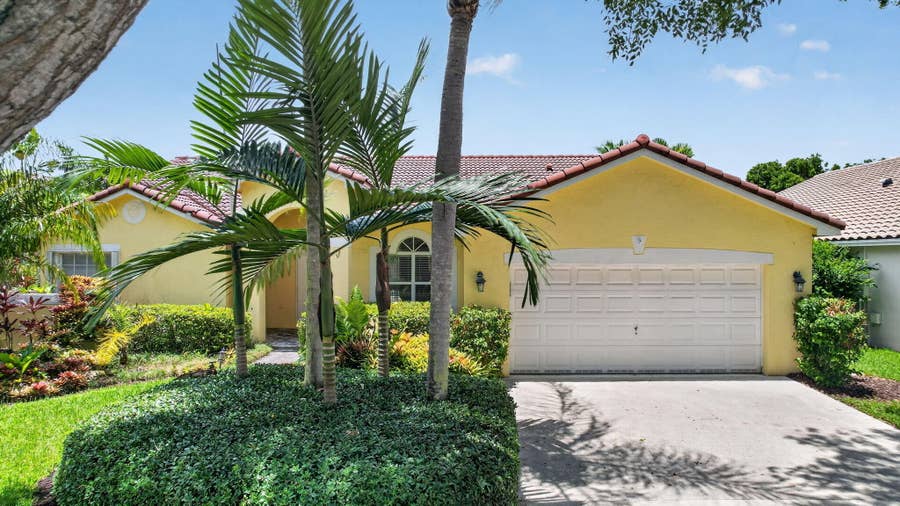 Property photo for 1959 Water Ridge Dr, Weston, FL